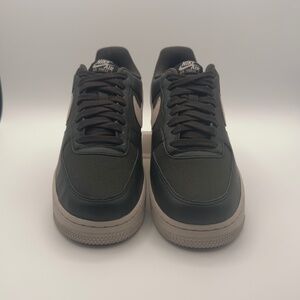 Men's Size 8.5 Nike Air Force 1 1 '07 LX